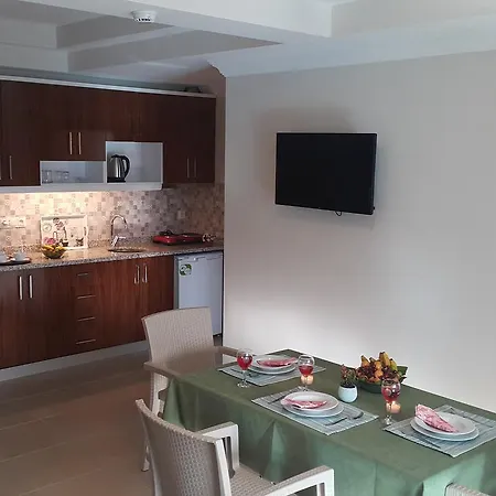 Apart-hotel Midi̇ Family Sui̇Tes 3*