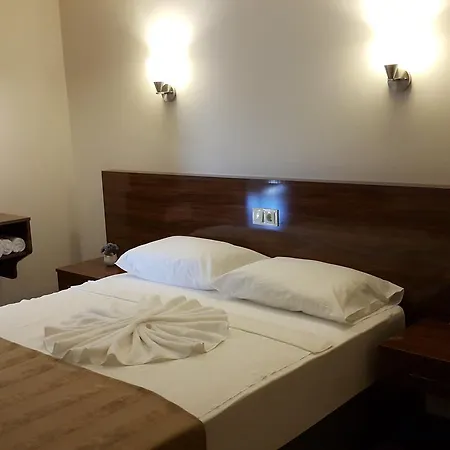 Aparthotel Midi̇ Family Sui̇tes
