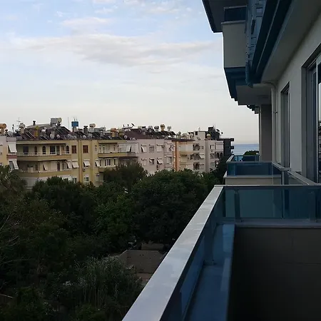 Aparthotel Midi̇ Family Sui̇Tes