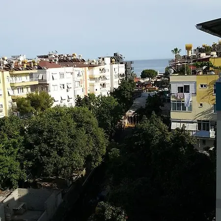 Midi̇ Family Sui̇Tes Apart-hotel