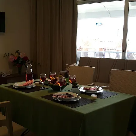Midi̇ Family Sui̇Tes Lejlighedshotel