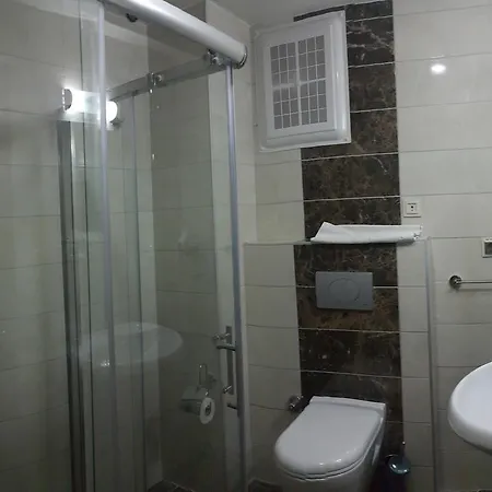 Lejlighedshotel Midi̇ Family Sui̇Tes