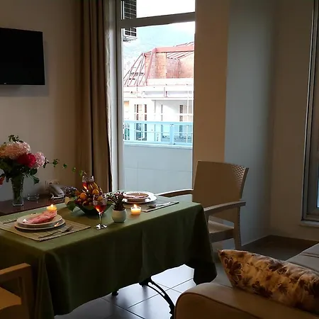 Midi̇ Family Sui̇Tes Lejlighedshotel 3*