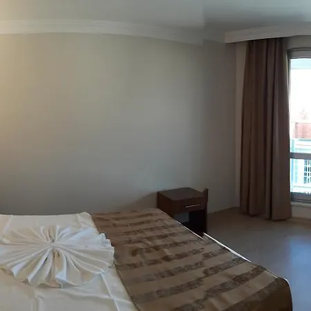 Midi̇ Family Sui̇Tes Lejlighedshotel Alanya